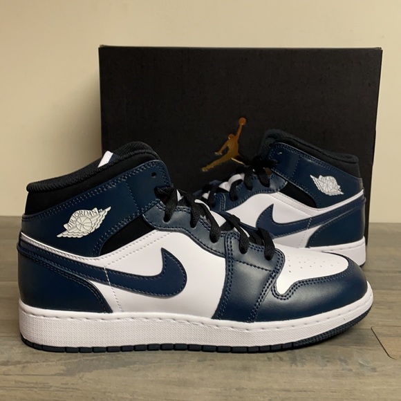 Air Jordan 1 mid GS size 7Y/Women’s size 8.5 White/Navy/Black new with box - Picture 2 of 12